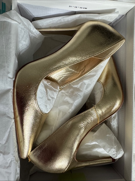 Steve Madden Shoes - Steve Madden Gold Metallic Pointed-Toe Stiletto Pumps
